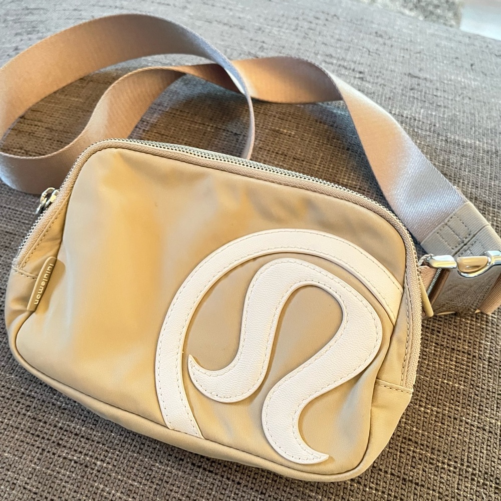 Lululemon Athletica Everwhere Belt Bag